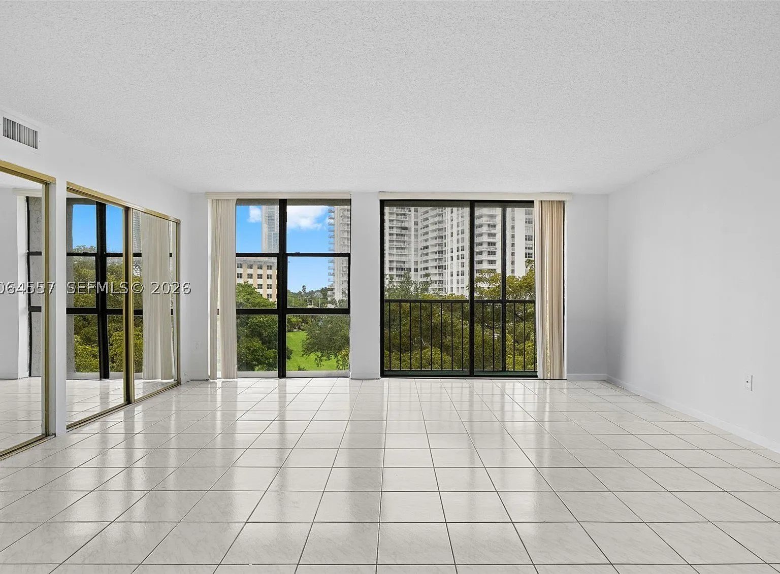 2 bed, 1320 sqft, $2,450 — Photo 4