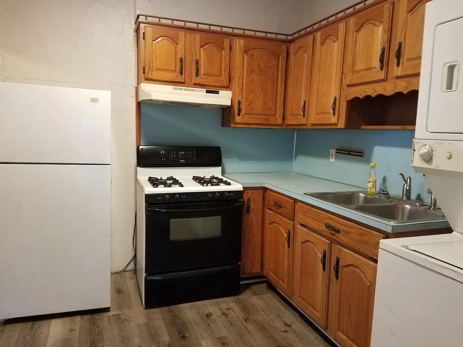 947 Swan St — Photo 4