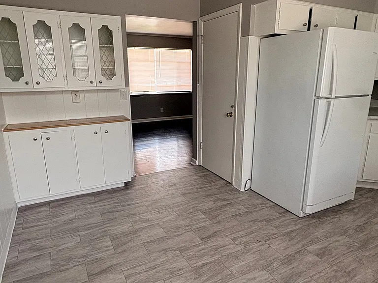 1263 S James Rd — Photo 13