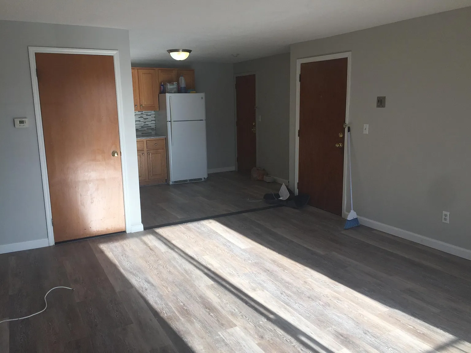 215 Mammoth Rd — Photo 3