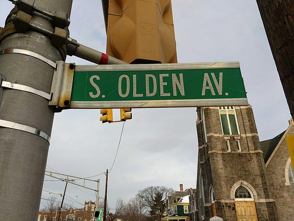 5th image of 228 S Olden Ave