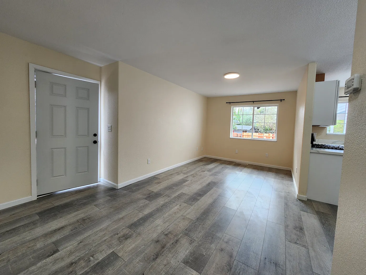 2 bed, 700 sqft, $2,550 — Photo 4