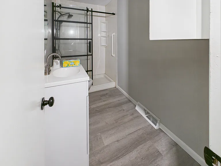 500 Hancock St — Photo 6
