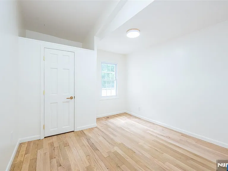 231 Waverly Pl — Photo 26