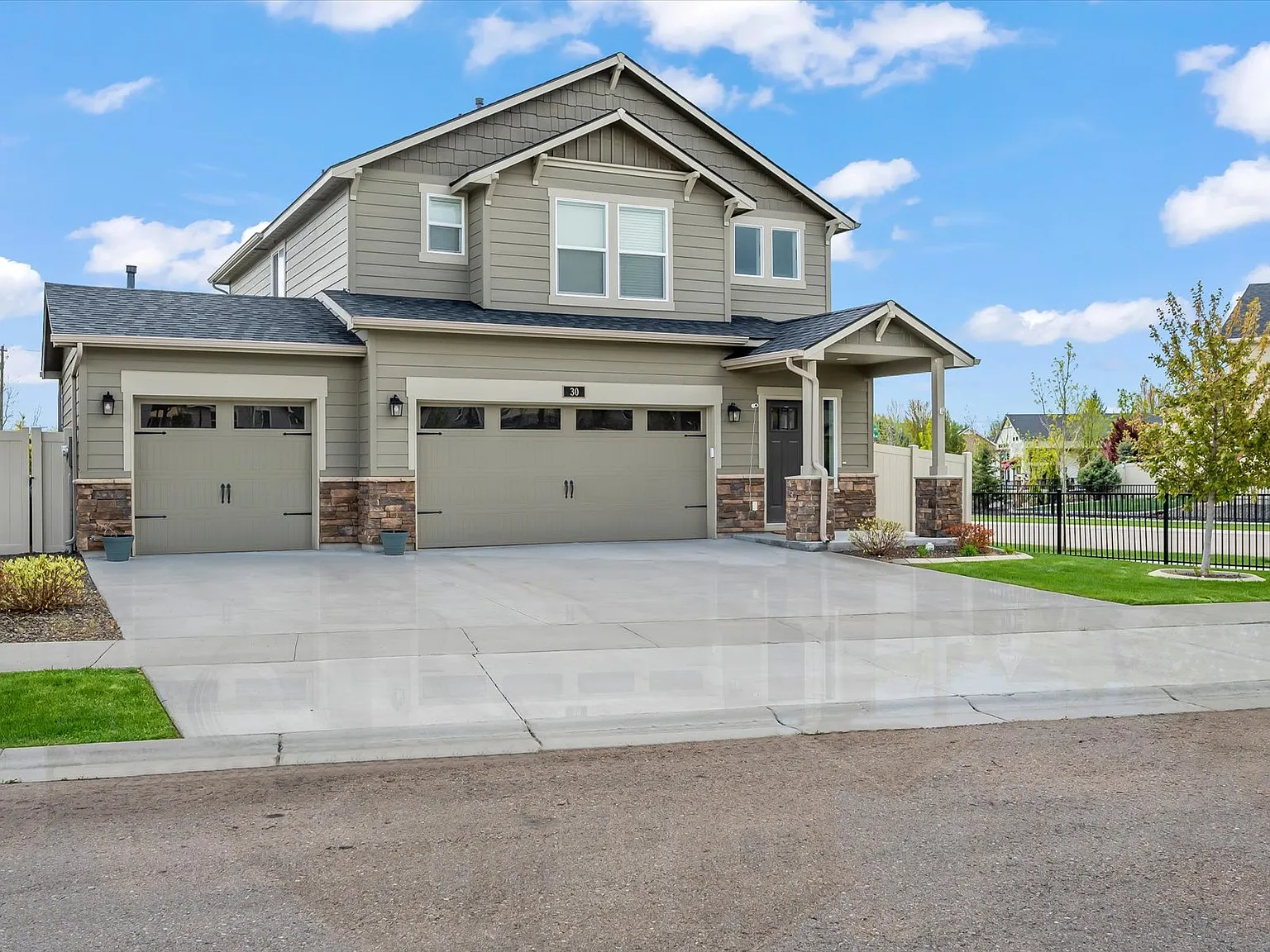 3 bed, 2.5 bath, 1743 sqft, $4,950 — Photo 1