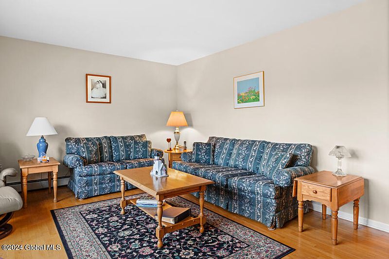 4th image of 5 Clearview Boulevard