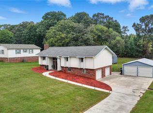 6433 Lamshire Rd, Kernersville, NC 27284