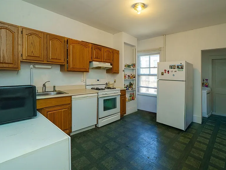 39 Strathmore Rd #3 — Photo 5