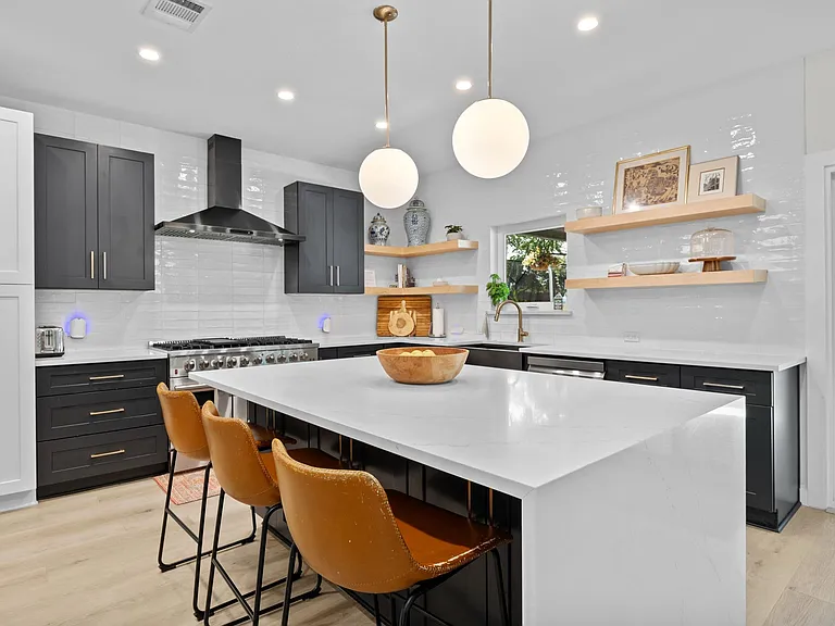 1116 Applerock — Photo 3