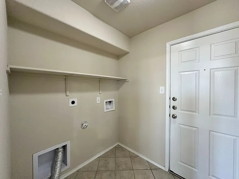 702 Deborah Kay Dr — Photo 10