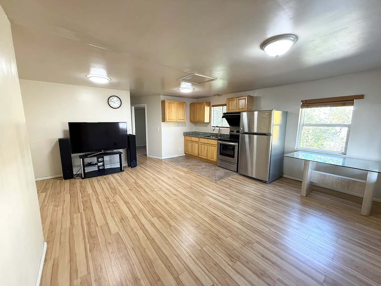 3 bed, 1.5 bath, 850 sqft, $2,350 — Photo 3