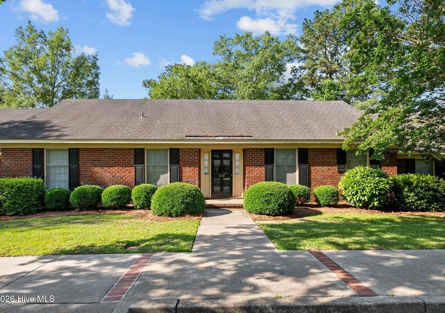 809 Greenbriar Road — Photo 1