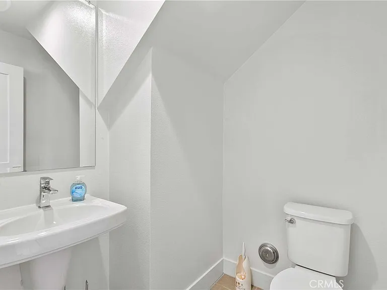 1690 S Lewis St — Photo 20