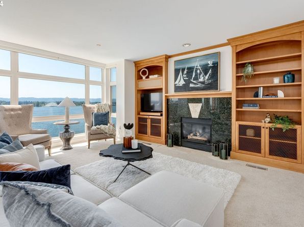 2015 SE Columbia River Dr UNIT 320