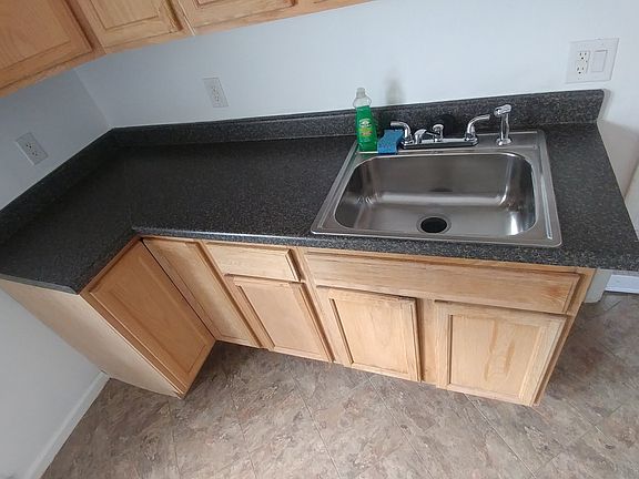 3rd image of 34800 Fendt St