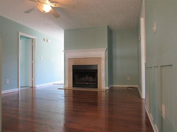 4th image of 1035 Walker Place Dr