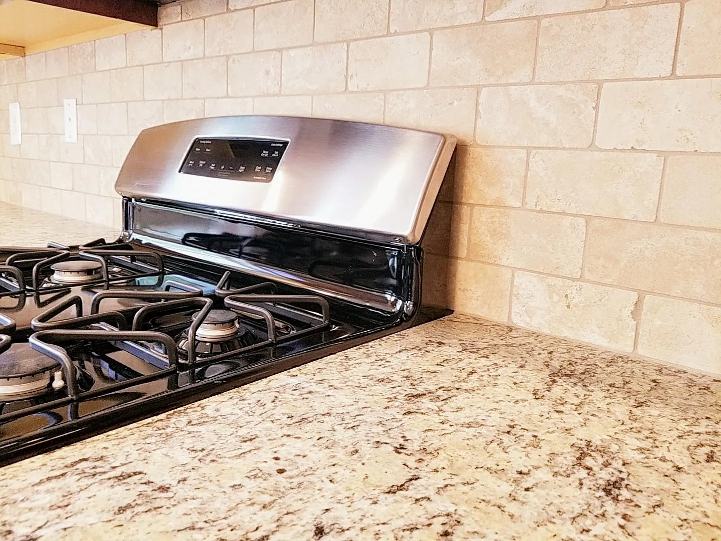 3 bed, 2400 sqft, $3,550 — Photo 4