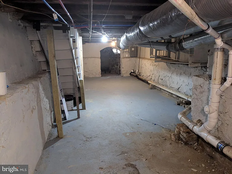 1261 Chase St — Photo 20
