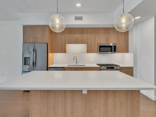 1212 Demonbreun St #907, Nashville, TN 37203