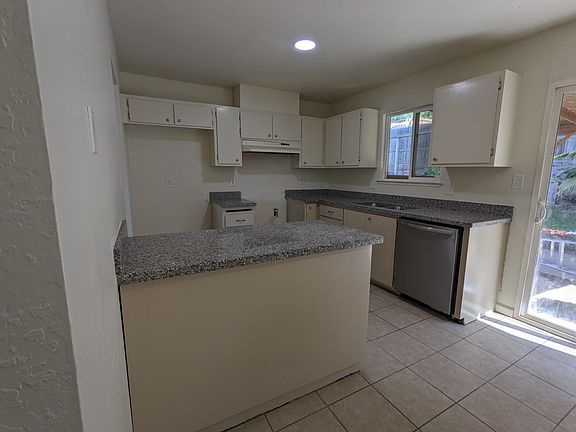 5th image of 8172 Villa Oak Dr