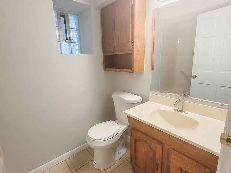 1221 W Melrose St — Photo 11