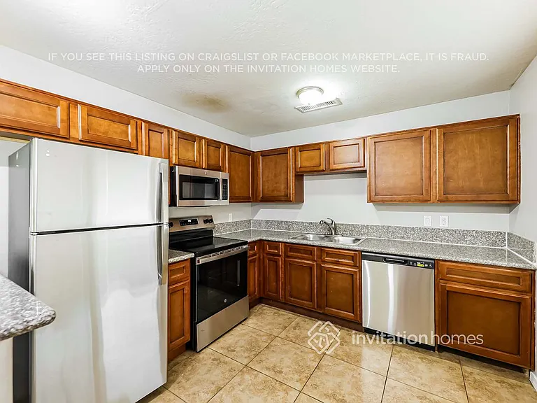 12621 N 37th Dr — Photo 8