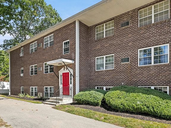 2nd image of 261 Boston Post Rd E APT 4