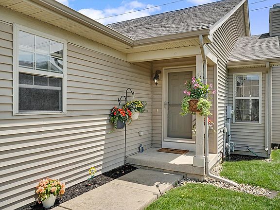 4th image of 2218 Pebblebrook Ln