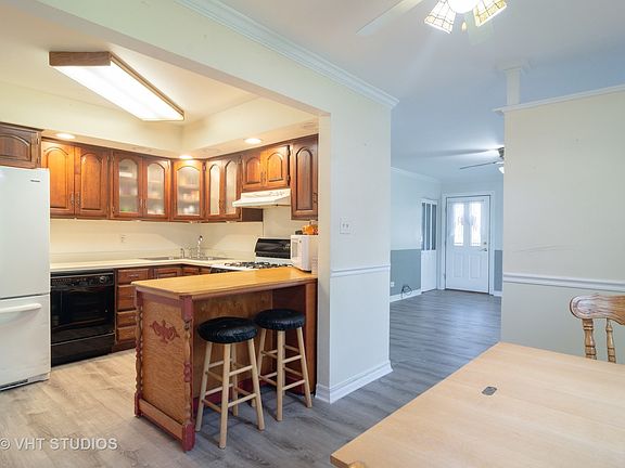 4th image of 190 Westview St