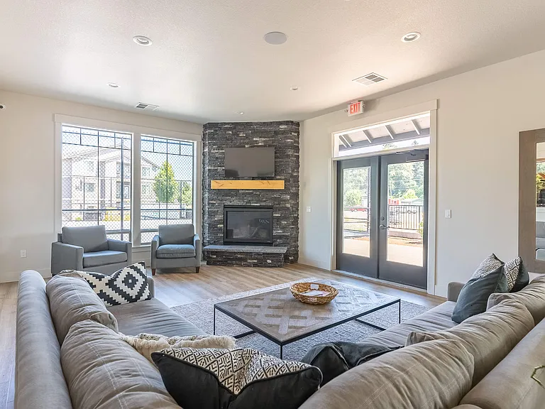 Silverplace Apartment Homes — Photo 4