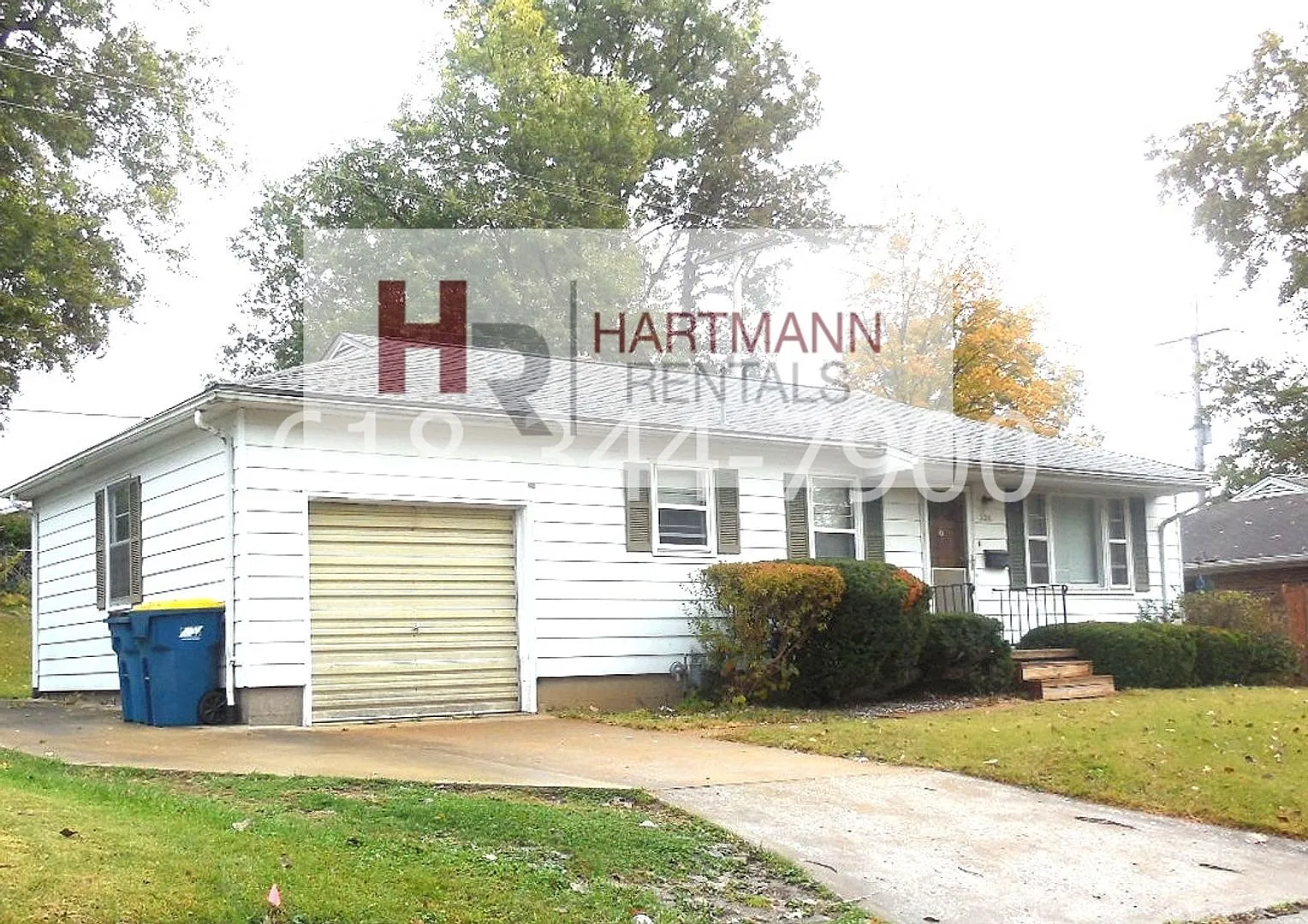 2 Bedroom Home in Edwardsville! Great Wood Floors and a Garage! — Photo 1