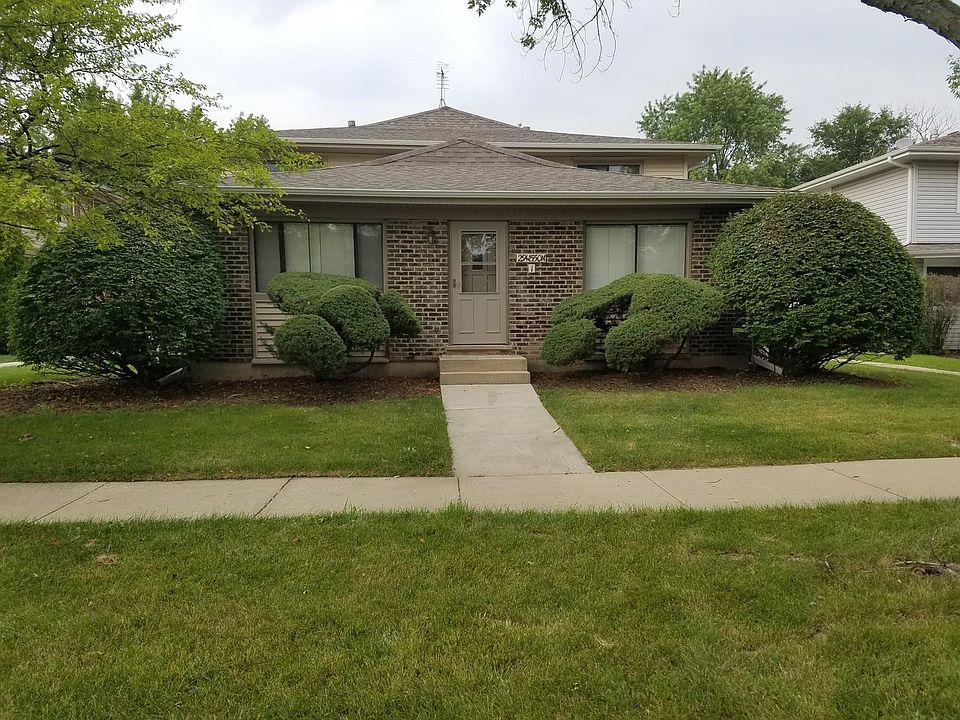 1st image of 29W550 Winchester Cir N Unit 1