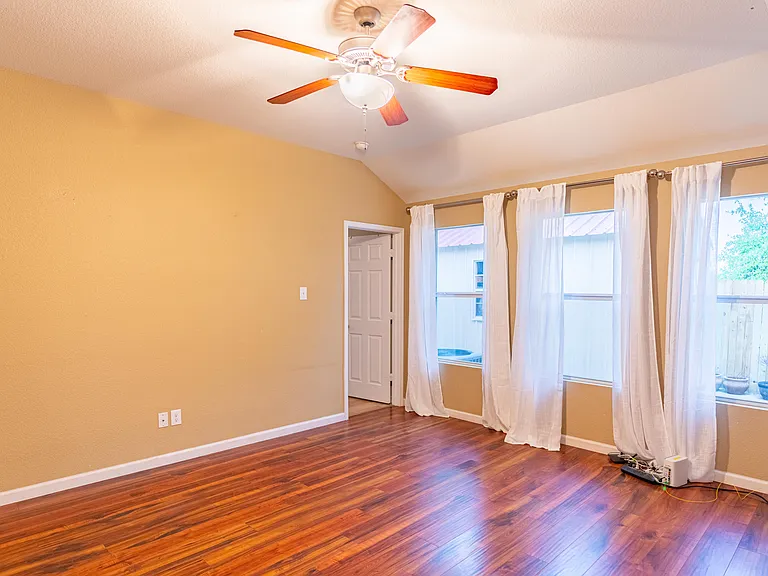 1906 Castaway Dr — Photo 14