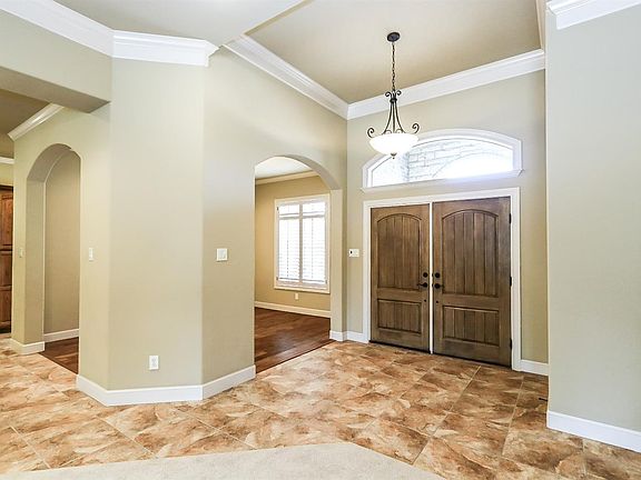4th image of 10605 Oxford Ave