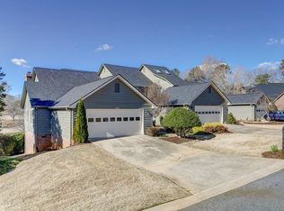 401 Hunters Cir, Greenville, SC 29617