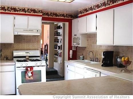 3rd image of 132 E Park Ave