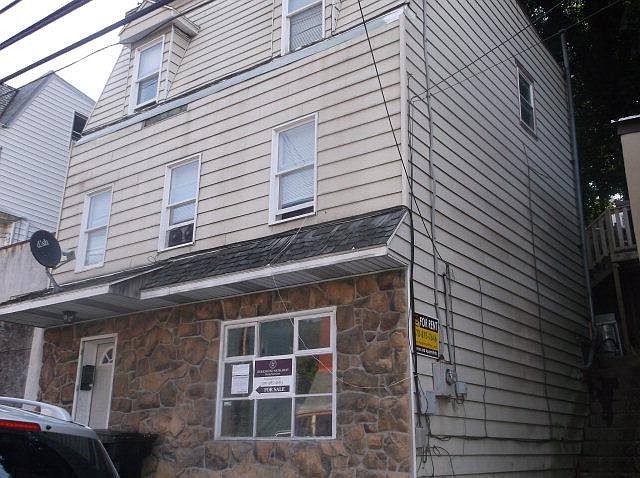 2nd image of 535 E Norwegian St