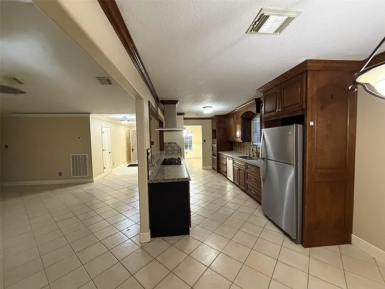7811 Fall Glen Dr — Photo 3
