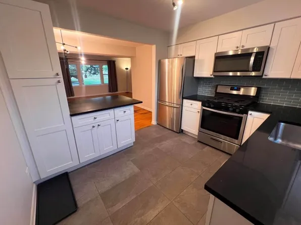 225 W Johnson St APT 1A, Palatine, IL 60067