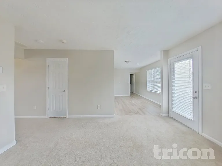 471 Sawtooth Ln — Photo 2