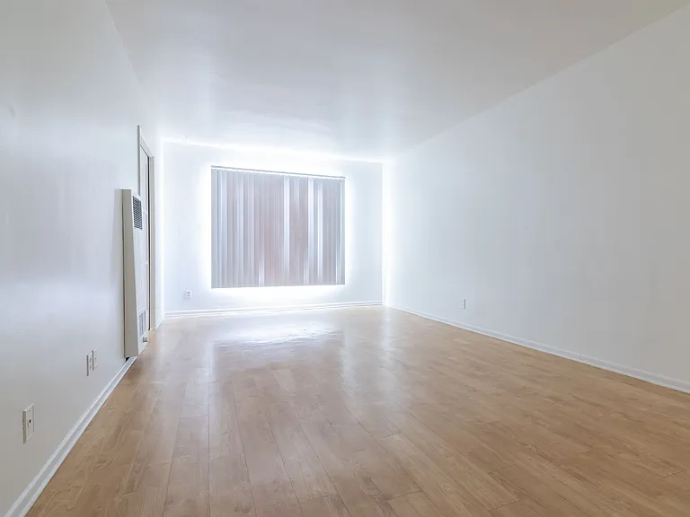 Gayley Manor Apartments — Photo 30