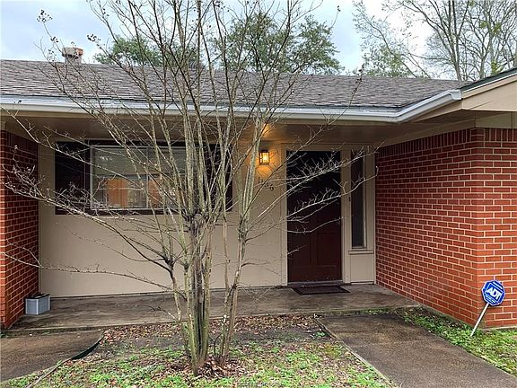 3rd image of 1106 Village Dr