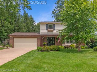 1609 Juno Dr, Highland, MI 48356