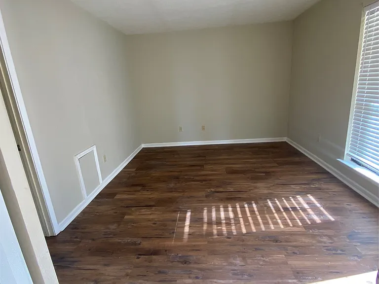 8909 Laney Ln — Photo 5