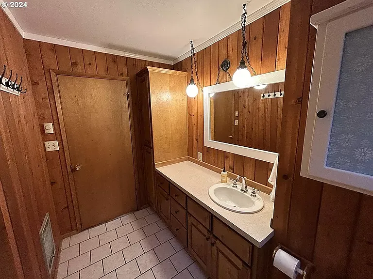 6165 Tillamook Ave — Photo 9