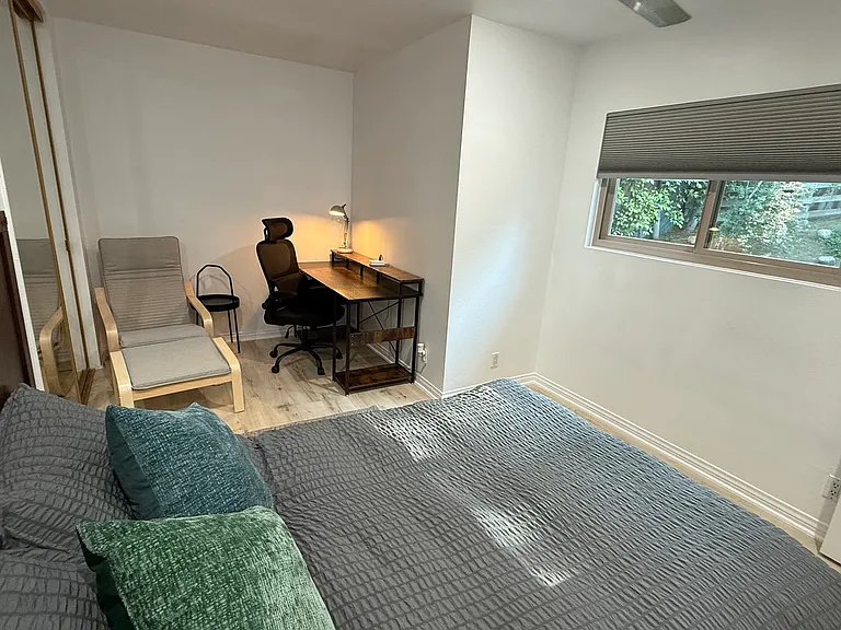 7820 Ventura Canyon Ave — Photo 9