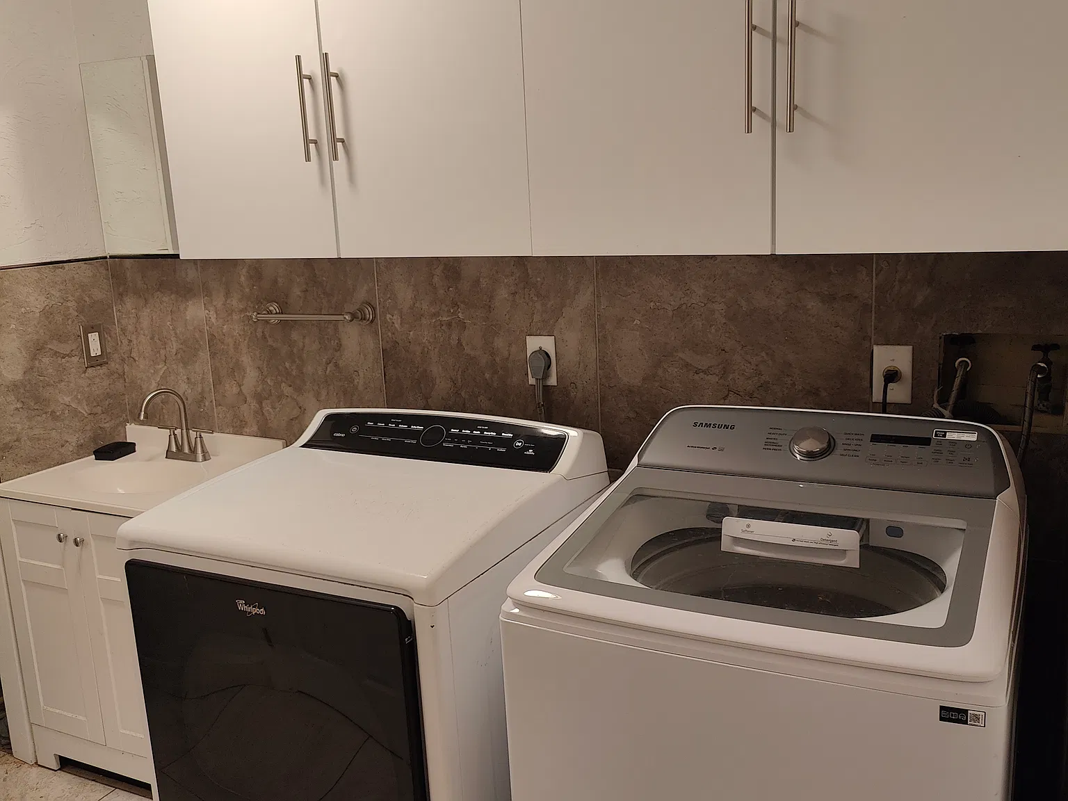 7 bed, 3005 sqft, $900 — Photo 3