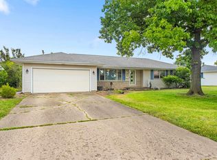 6410 N Greenmont Rd, Peoria, IL 61614