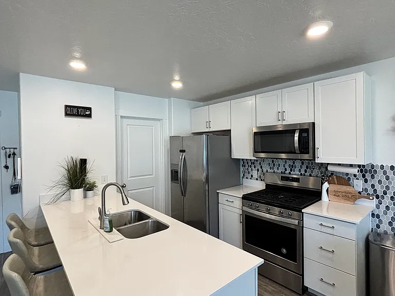 3953 W Cool Spring Ave — Photo 5