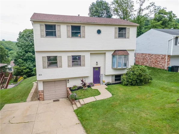 1213 Armstrong Dr, South Park, PA 15129
